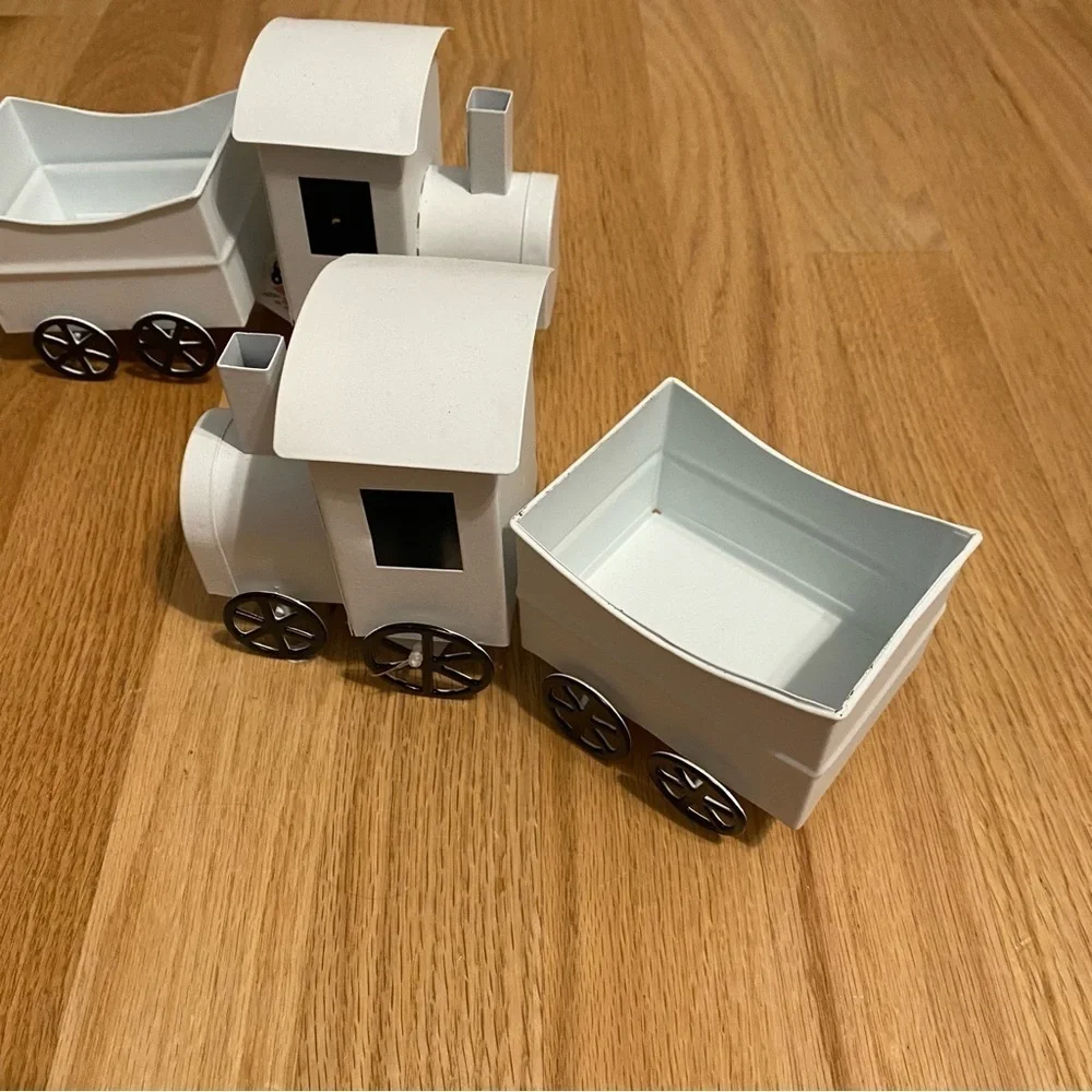 New Target Bullseye Small White Metal Train Perfect for Christmas Tiered Tray